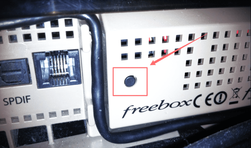 bouton de réintialisation Free Box TV